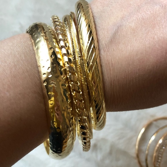 Jewelry - Gold colored bundle of bangle bracelets